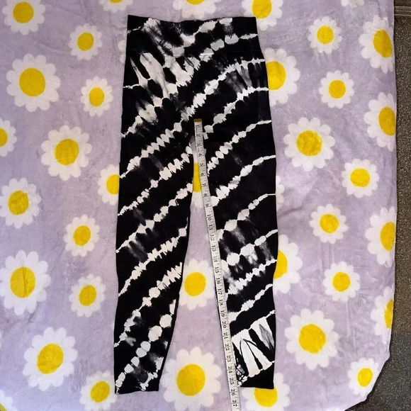 PINK Seamless Tie Dye Leggings Ribbed Black & White High Rise Sz M - Picture 8 of 8
